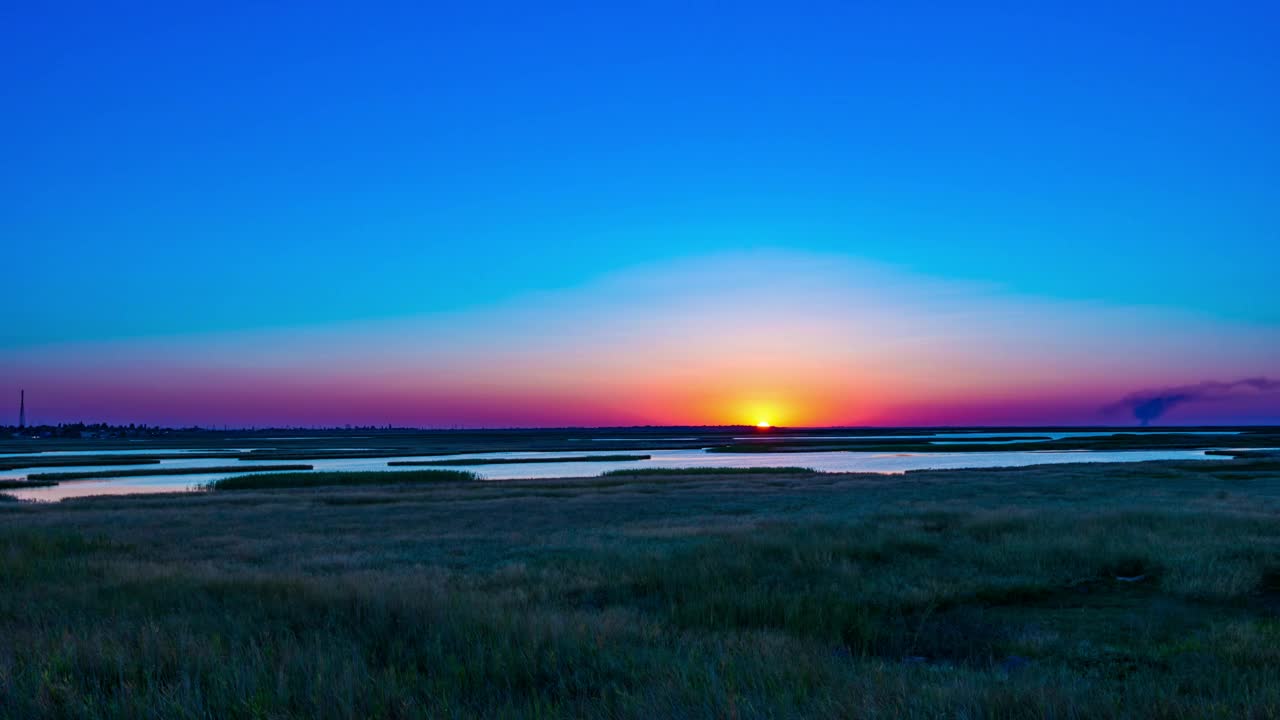 Free Video Stock Sun In The Skyline In The Field With A Clear Live Wallpaper