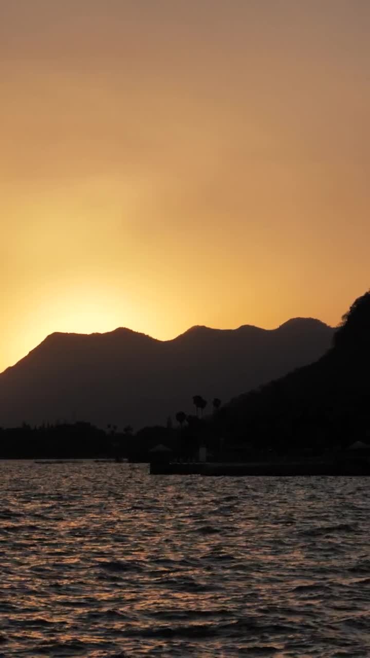 Free Video Stock Sun Over Hills Live Wallpaper