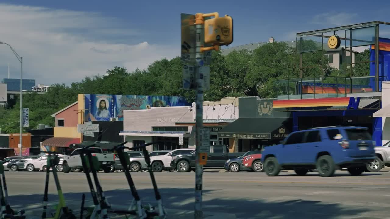 Free Video Stock Sunny Austin Texas Street With Many Businesses Live Wallpaper