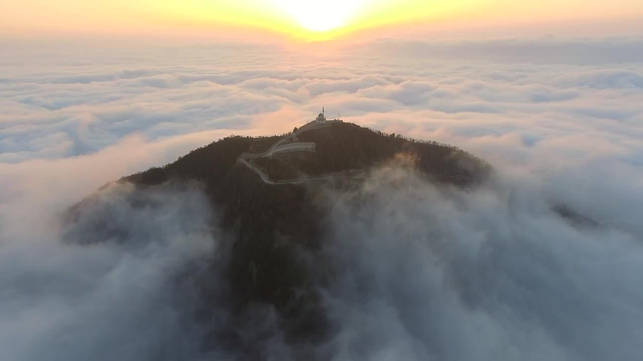 Free Video Stock Sunrise At The Top Of The Mountain Live Wallpaper