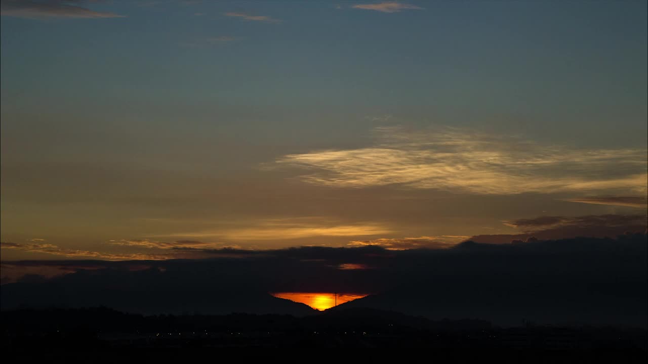 Free Video Stock Sunrise Between Two Hills Live Wallpaper