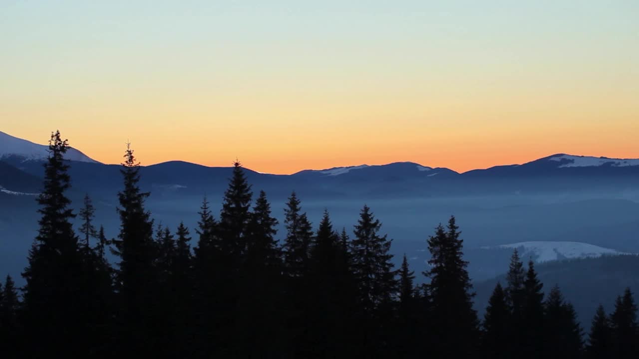 Free Video Stock sunrise in snowy mountains static shot Live Wallpaper