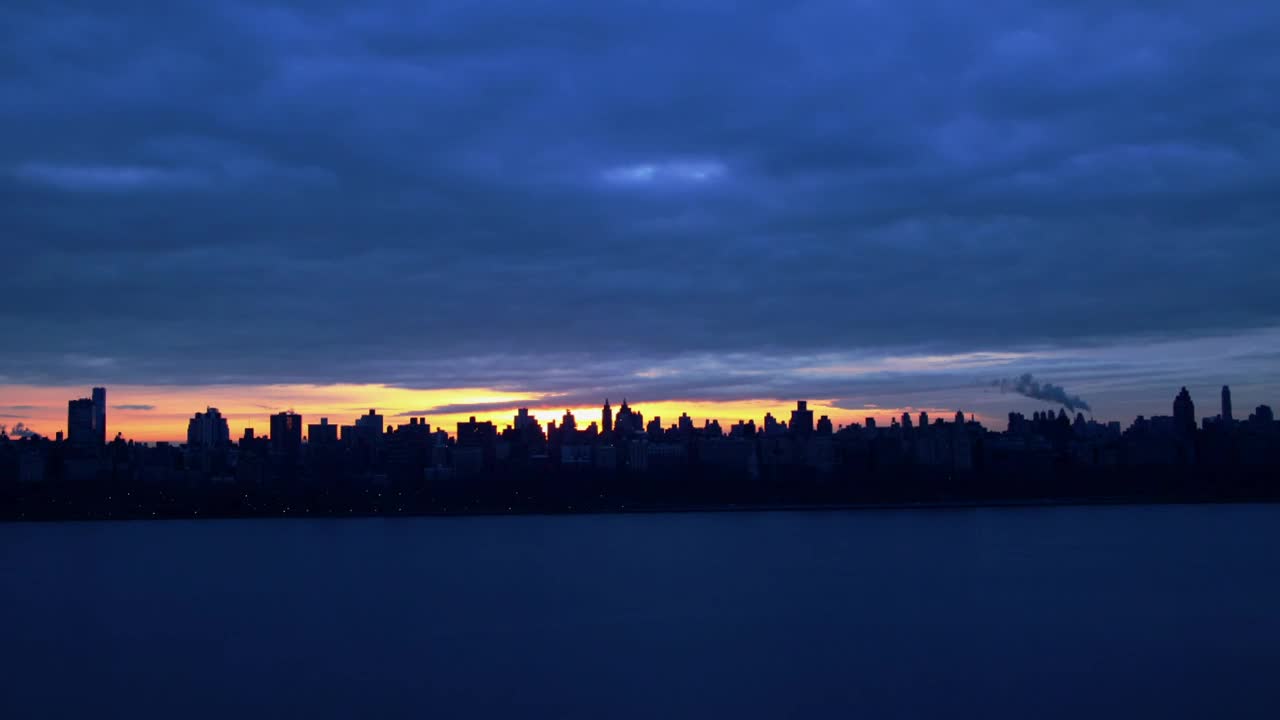 Free Video Stock sunrise over a dark city Live Wallpaper