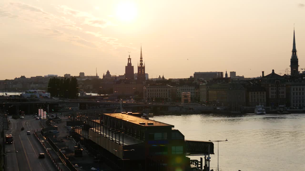 Free Video Stock sunset across old buildings Live Wallpaper