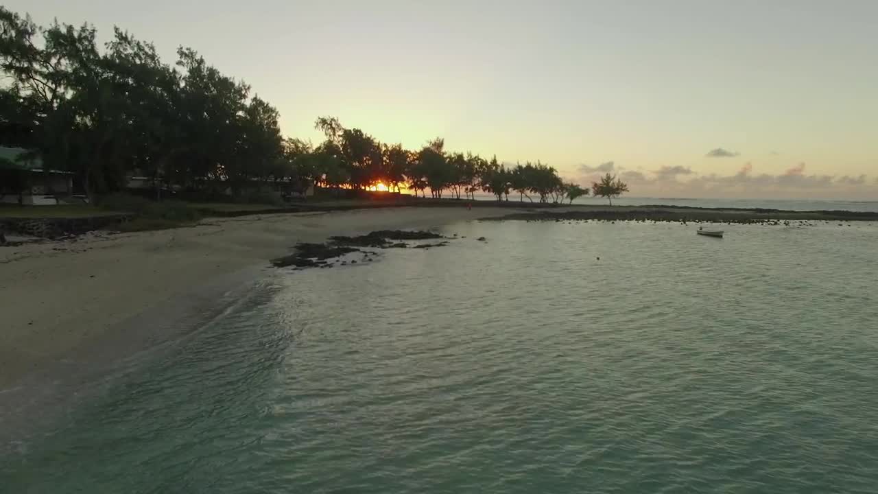 Free Video Stock sunset at the edge of an island Live Wallpaper