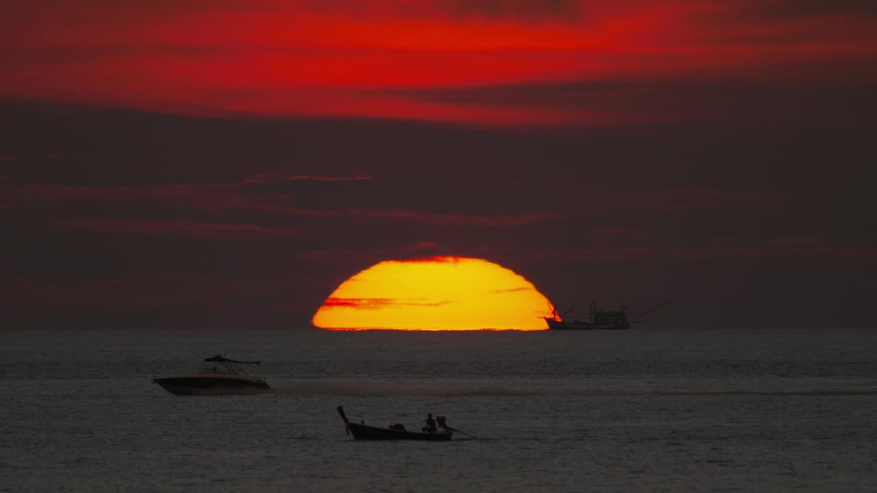 Free Video Stock sunset at the ocean Live Wallpaper