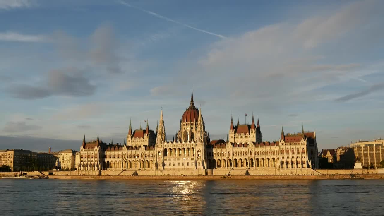 Free Video Stock sunset at the parliament building Live Wallpaper