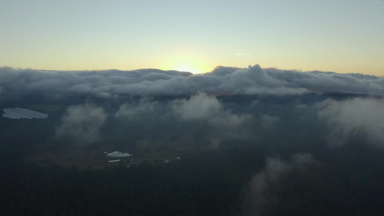 Free Video Stock sunset from the top of a cloudy mountain range Live Wallpaper