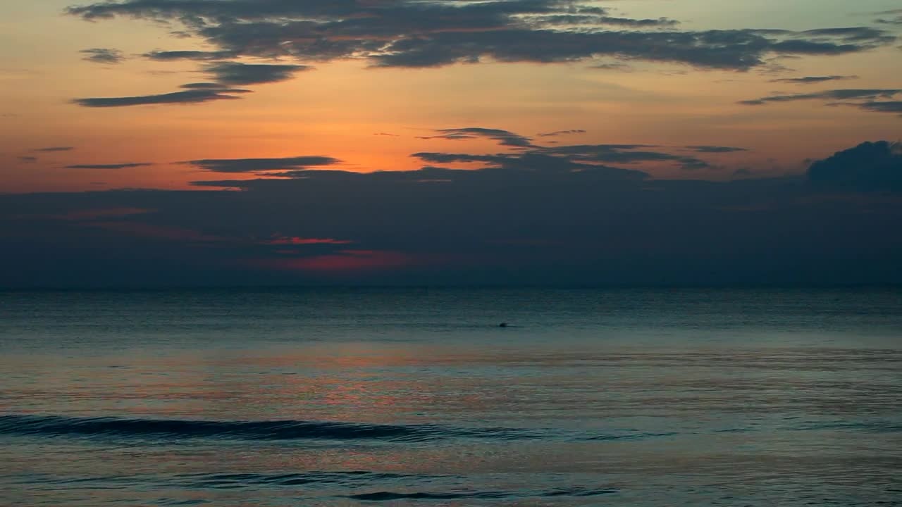 Free Video Stock sunset in the skyline at the sea Live Wallpaper