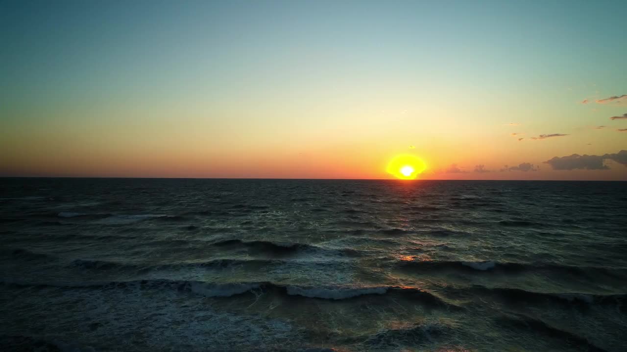 Free Video Stock sunset in the skyline of the beach Live Wallpaper