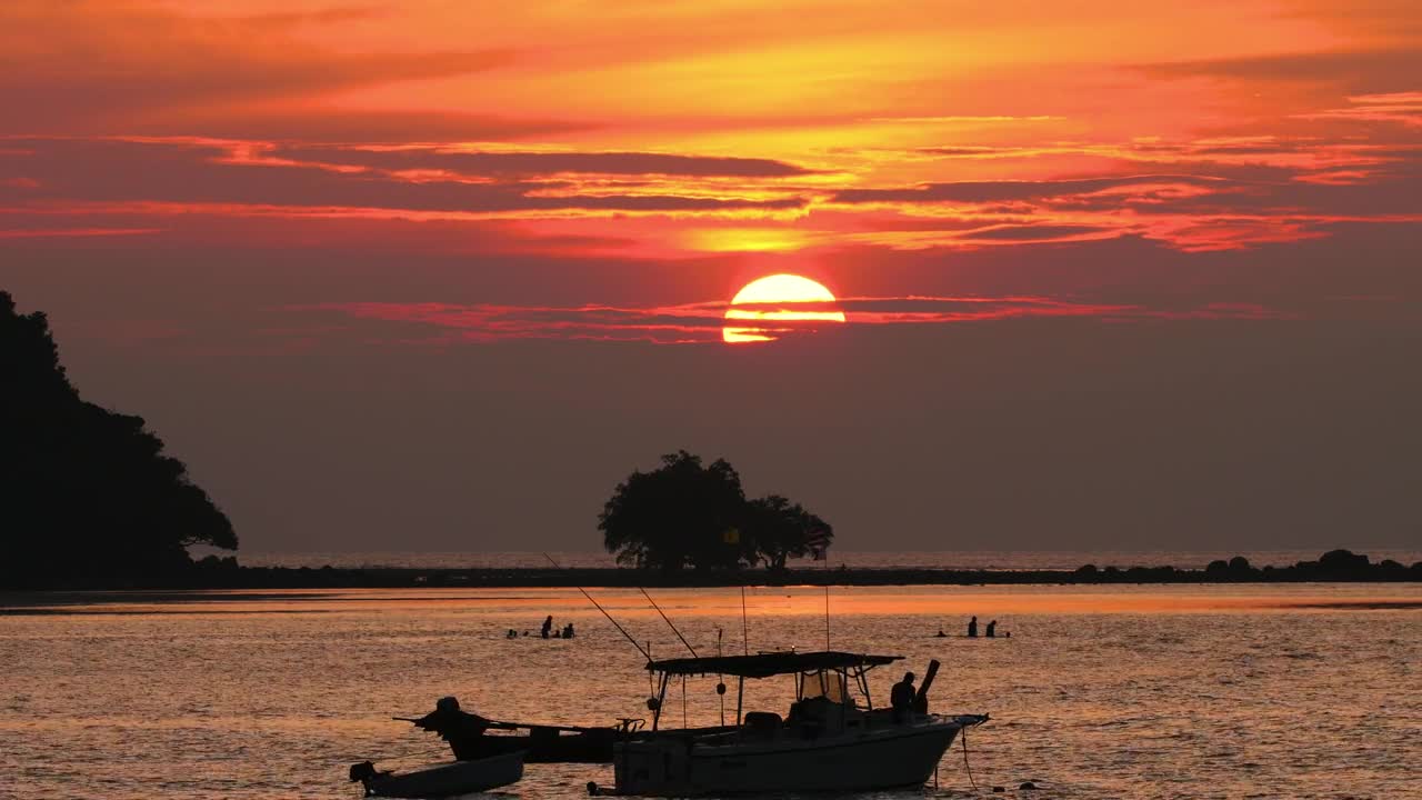 Free Video Stock sunset landscape with boats and trees Live Wallpaper