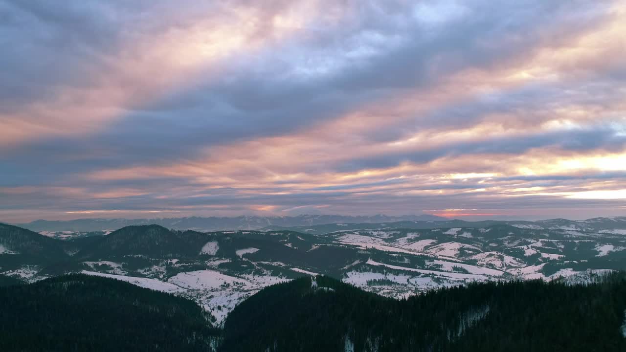 Free Video Stock sunset light illuminating the clouds in the mountains Live Wallpaper
