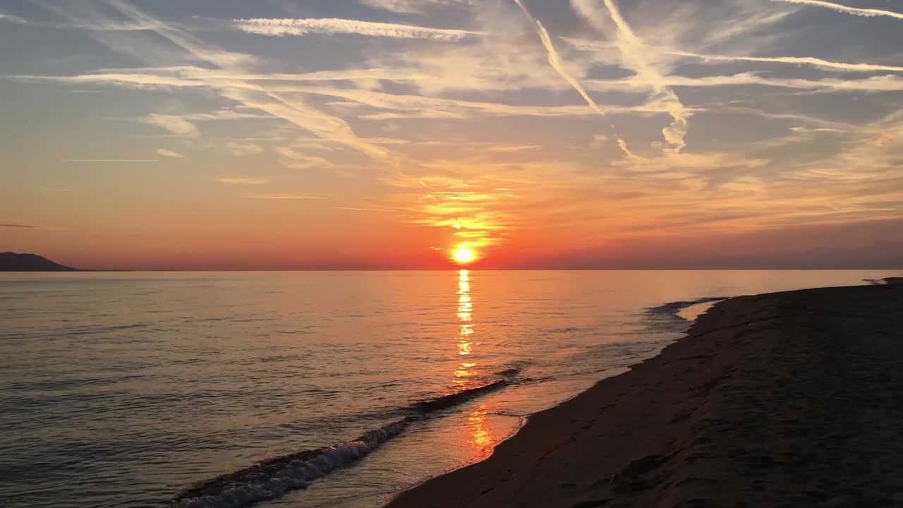 Free Video Stock sunset on a deserted beach Live Wallpaper