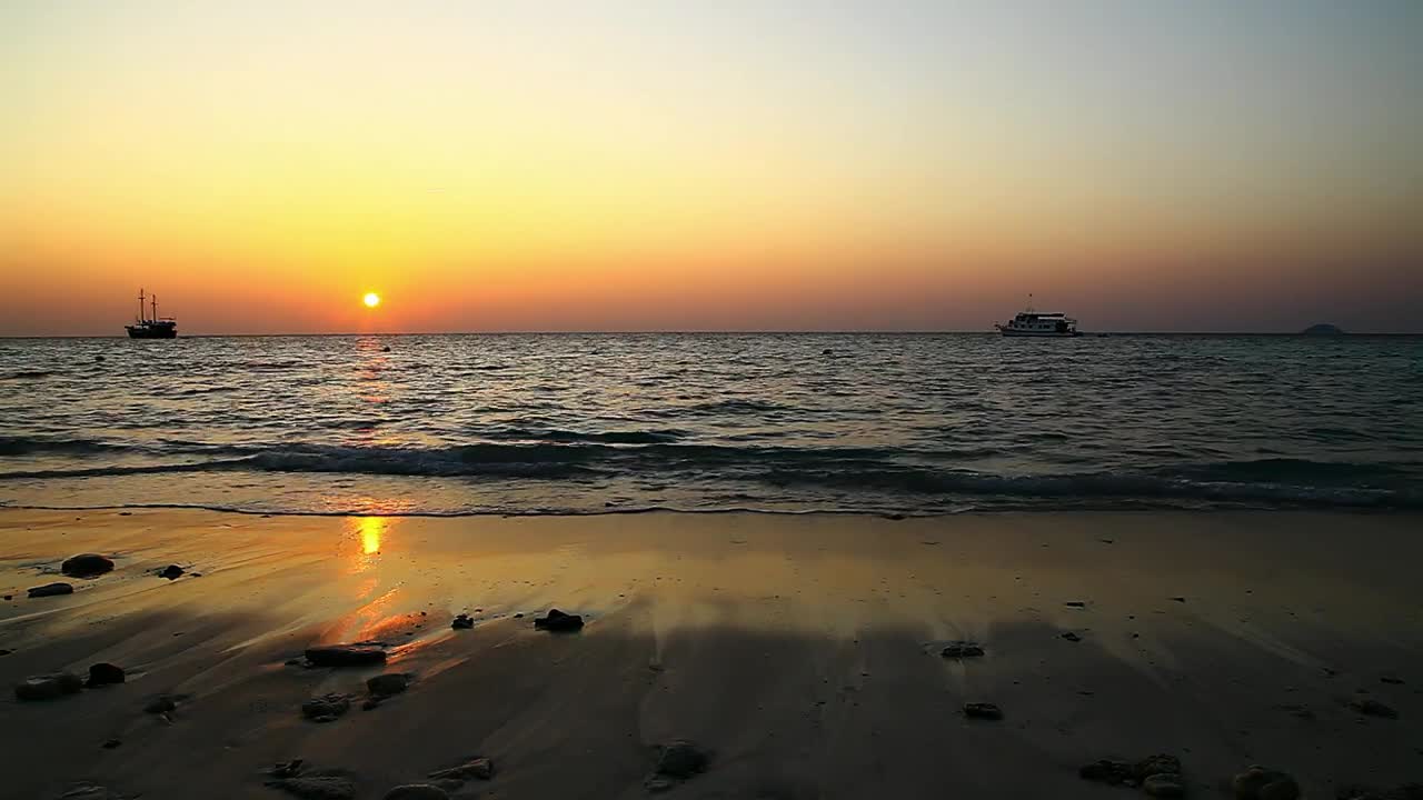 Free Video Stock sunset on the sea skyline Live Wallpaper