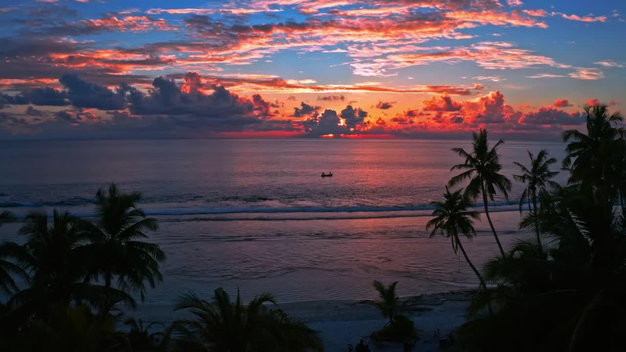 Free Video Stock sunset with sailing boats Live Wallpaper