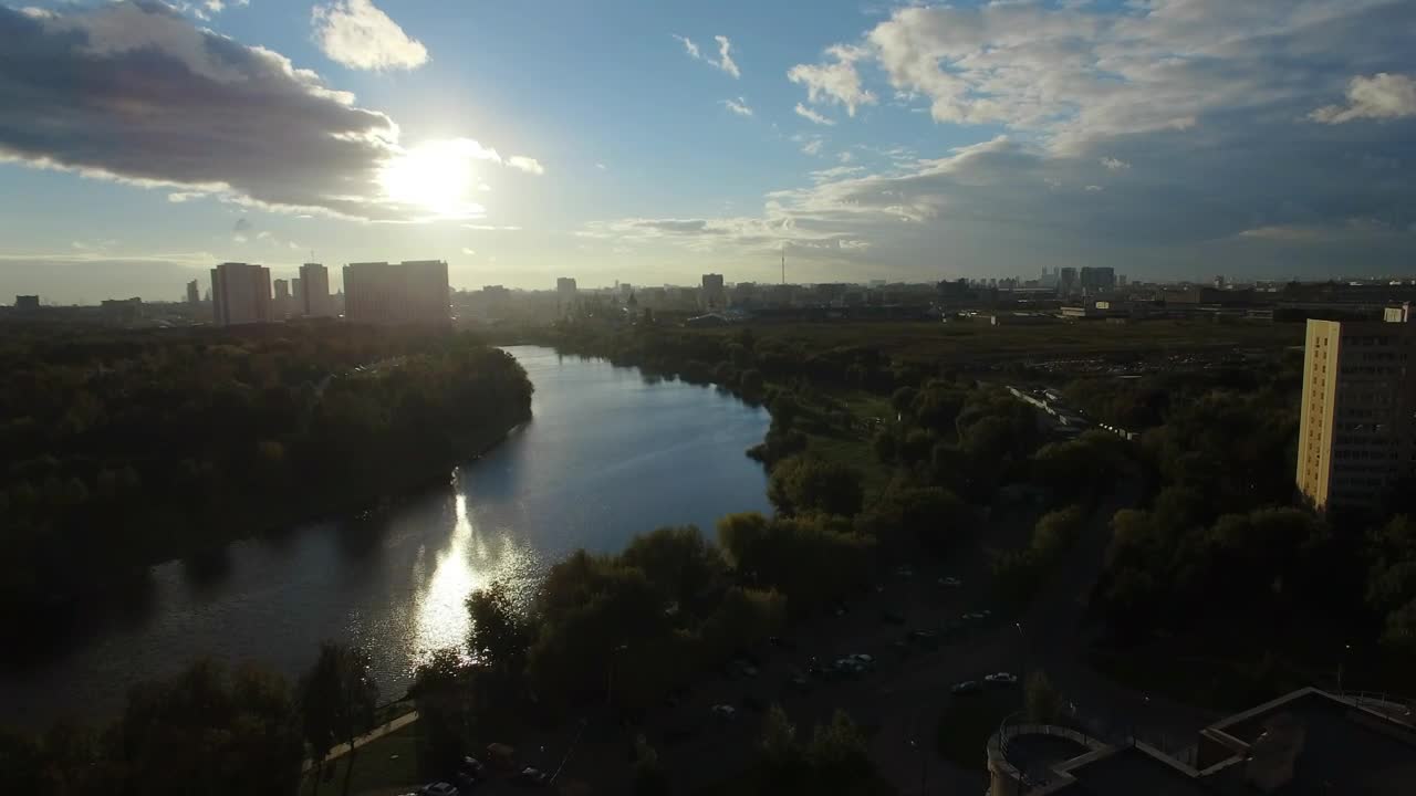 Free Video Stock sunshine across a city river Live Wallpaper