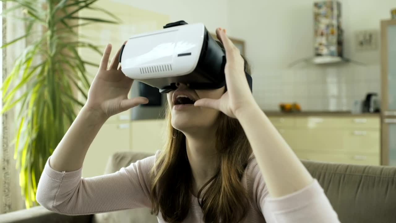 Free Video Stock surprised woman with vitual reality headset Live Wallpaper