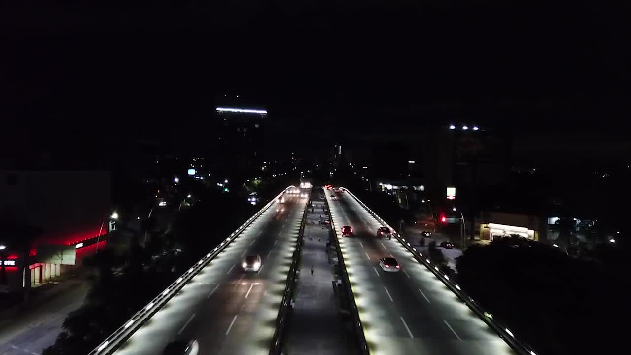 Free Video Stock suspended bridge with traffic Live Wallpaper