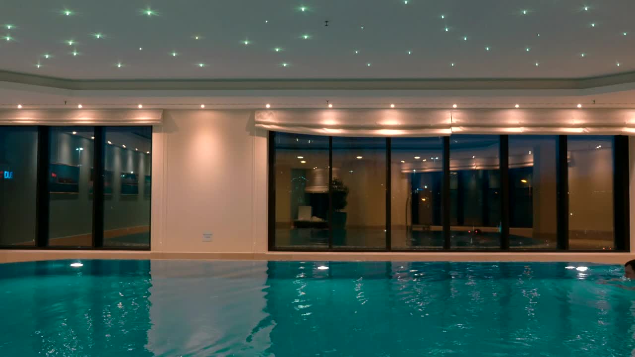 Free Video Stock swimming in a luxury hotel pool Live Wallpaper