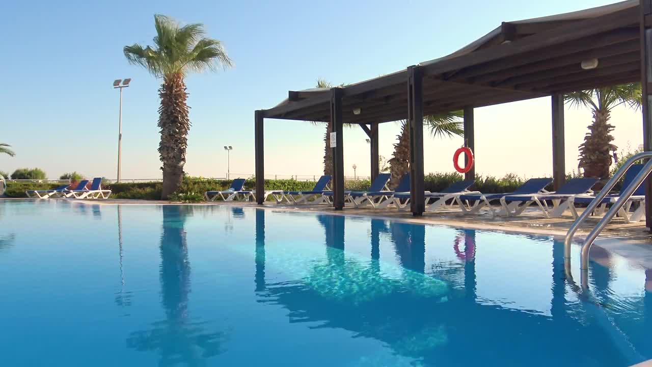 Free Video Stock swimming pool in the breeze Live Wallpaper