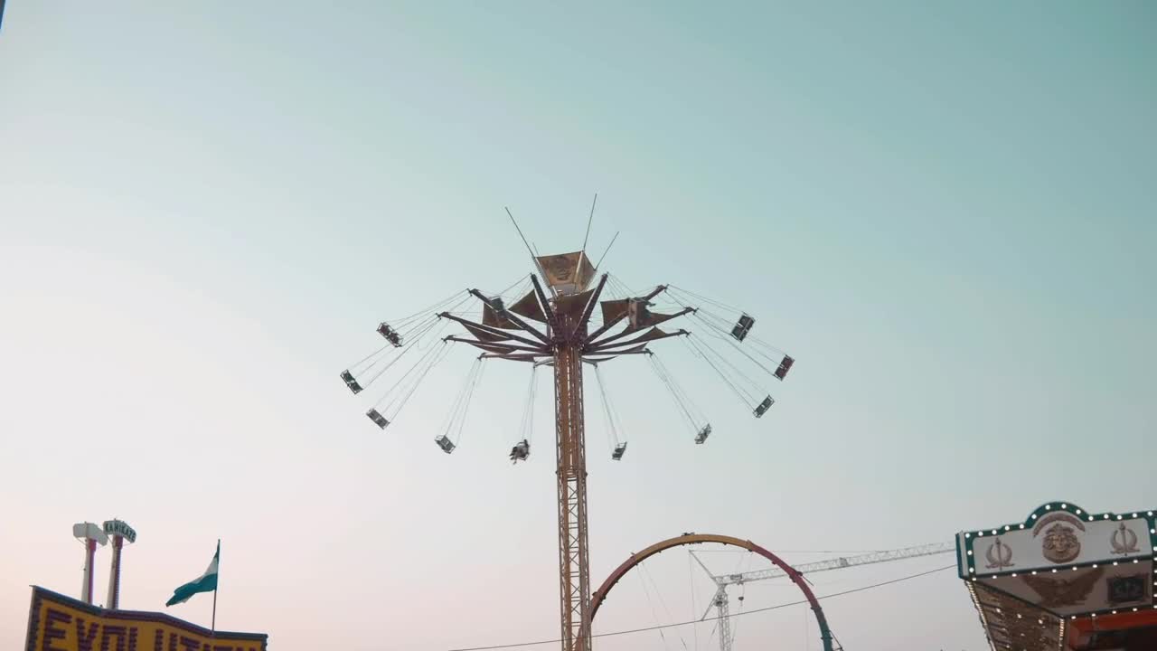 Free Video Stock swing tower descending Live Wallpaper