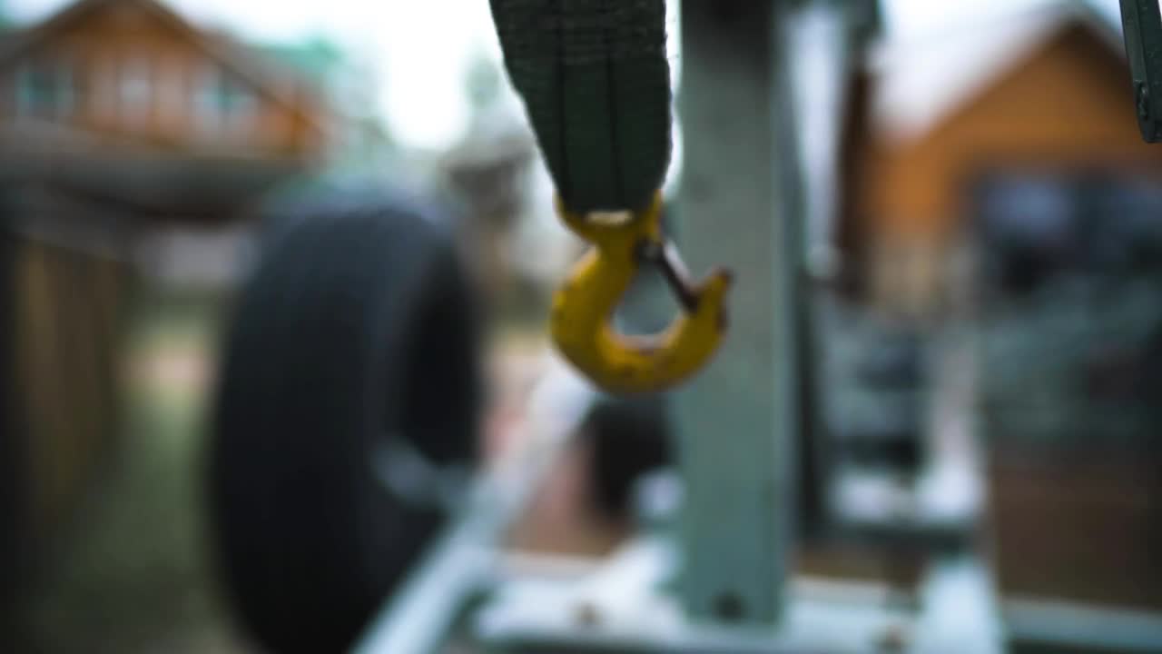 Free Video Stock swinging trailer hook Live Wallpaper