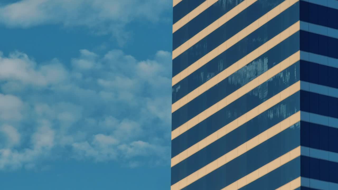 Free Video Stock symmetrical composition of a building and the sky Live Wallpaper