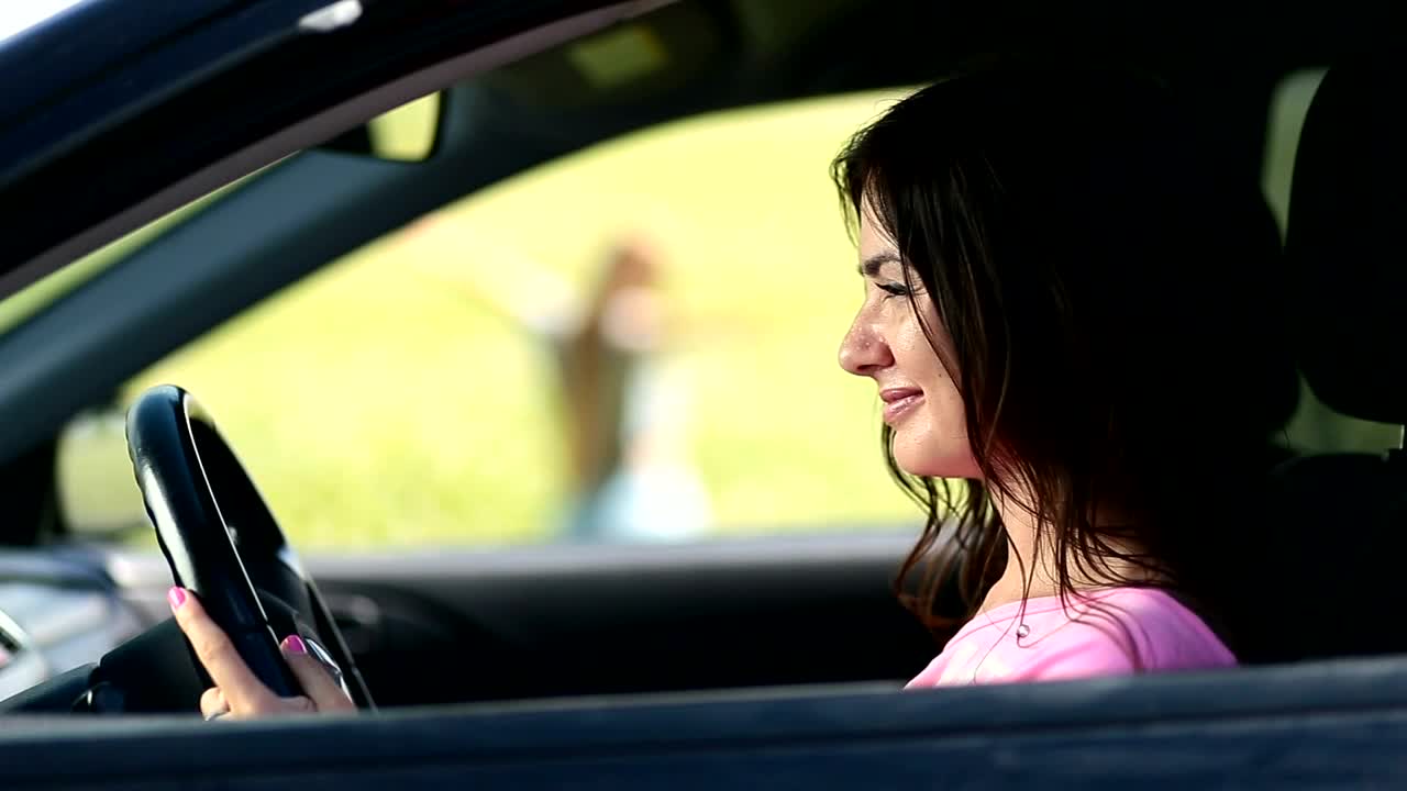 Free Video Stock taking a break during a road trip Live Wallpaper