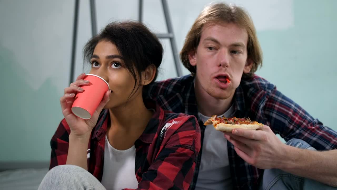 Free Video Stock taking a break from decorating Live Wallpaper