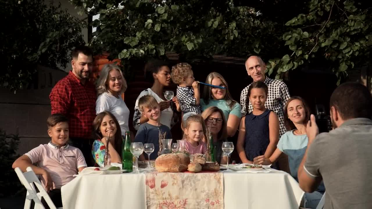 Free Video Stock taking a family group photo in the backyard Live Wallpaper