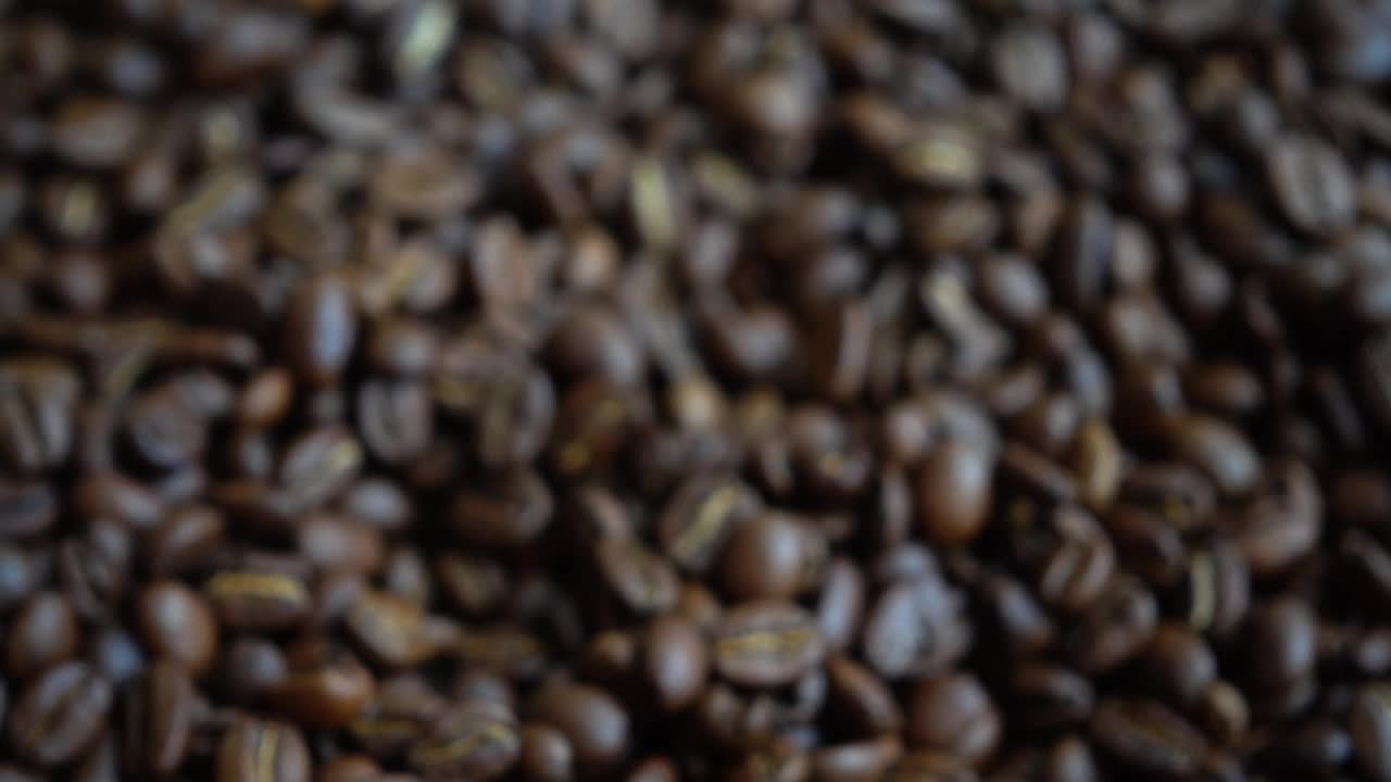 Free Video Stock taking a handful of coffee beans Live Wallpaper
