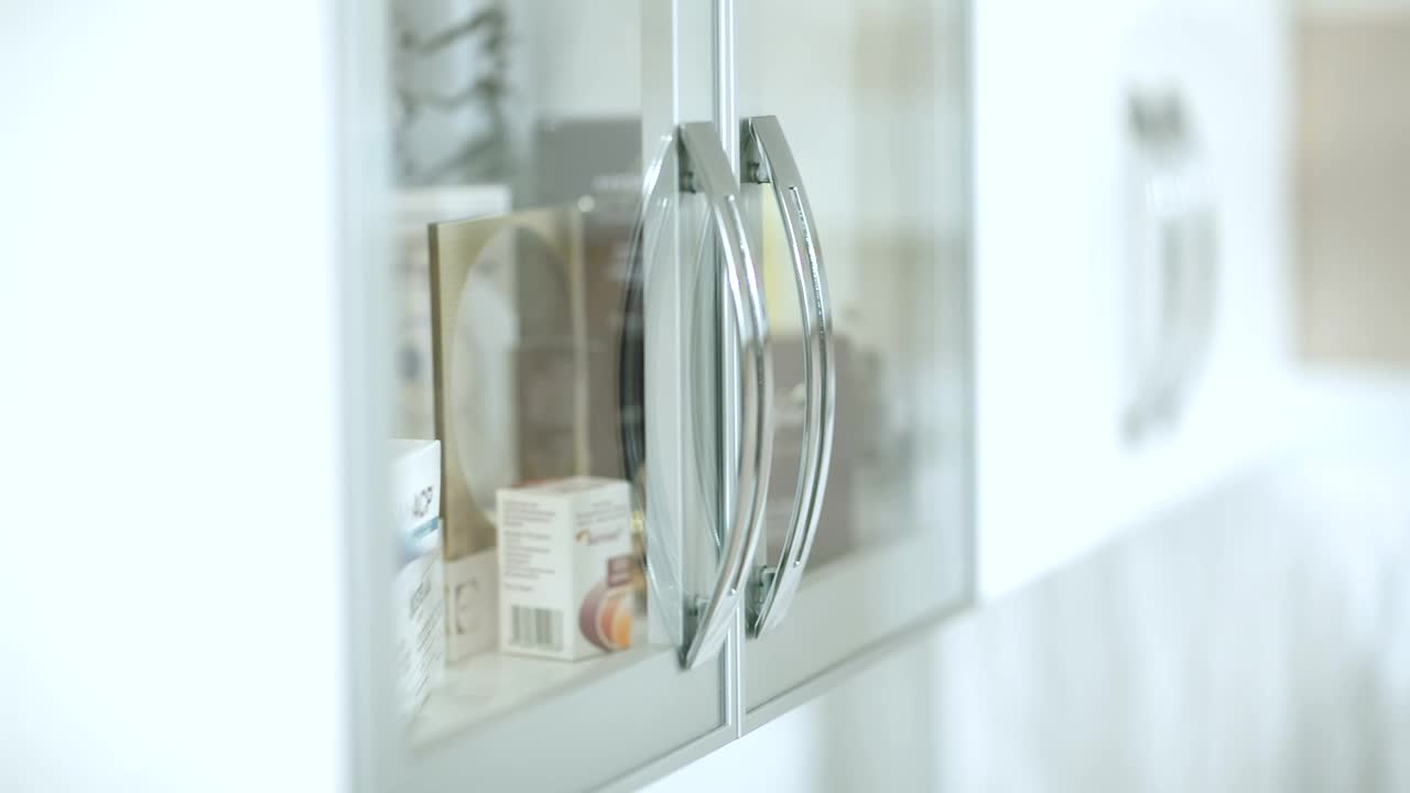 Free Video Stock taking beauty products from storage Live Wallpaper