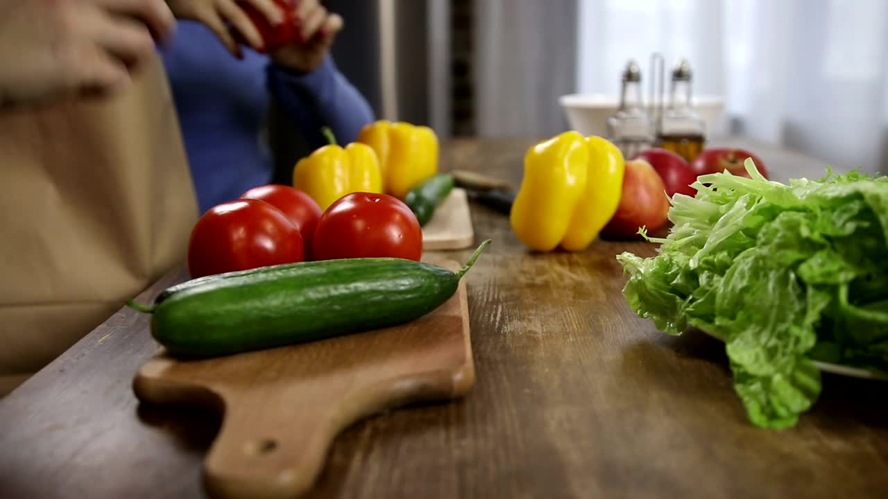 Free Video Stock taking out fresh groceries Live Wallpaper