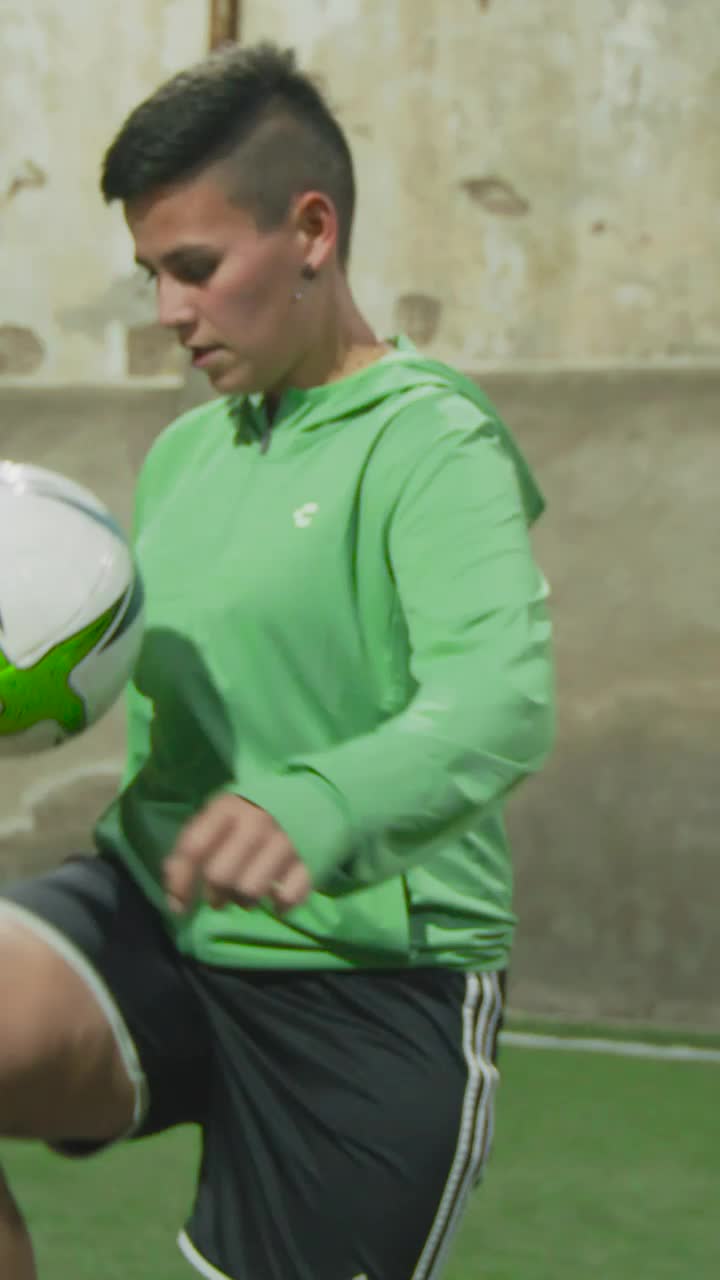 Free Video Stock talented soccer player juggling the ball Live Wallpaper