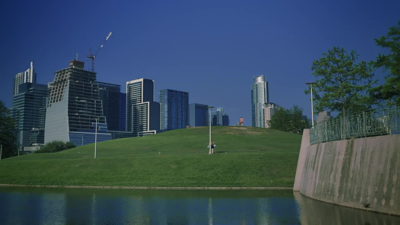 Free Video Stock tall buildings surrounding a natural park in a city Live Wallpaper
