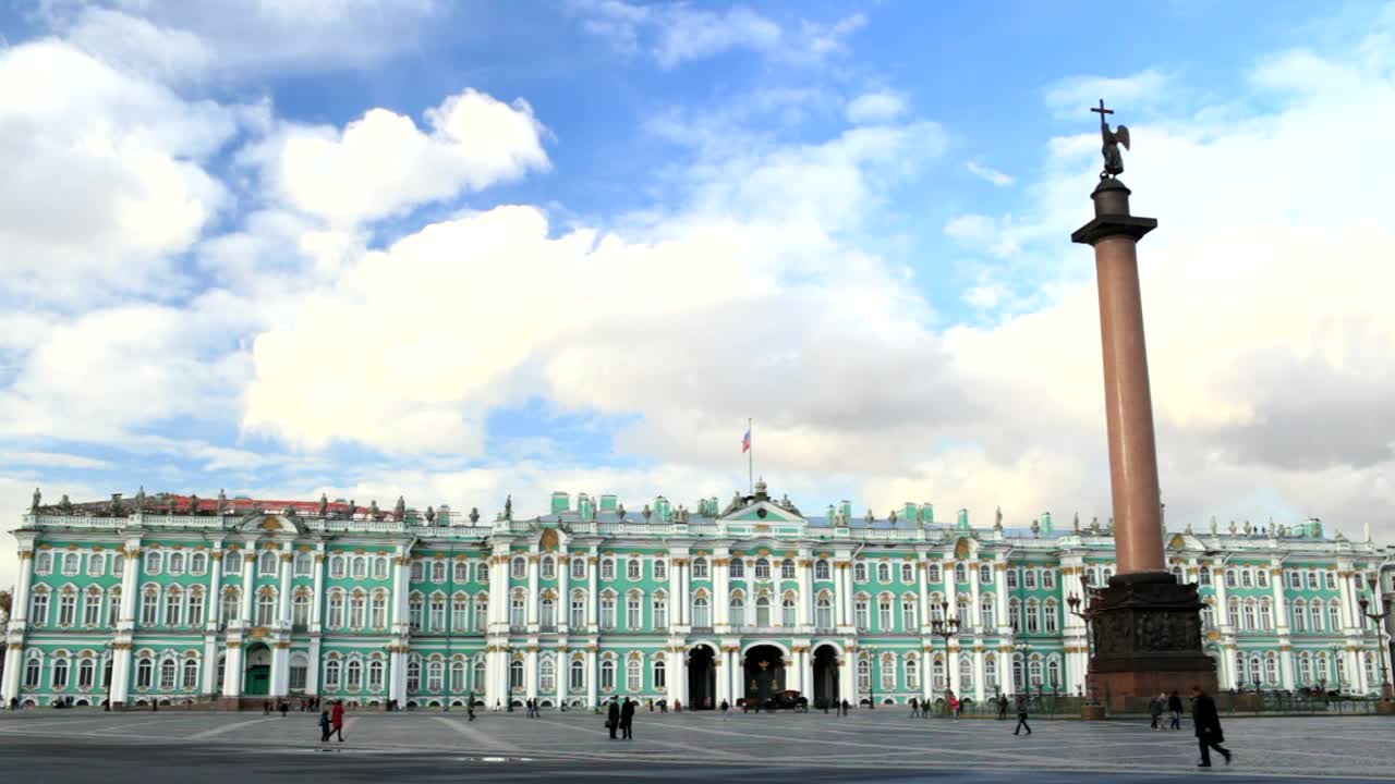 Free Video Stock tall statue outside hermitage Live Wallpaper