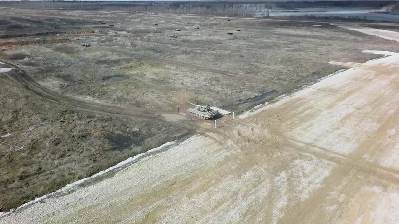Free Video Stock tank firing at a test range Live Wallpaper
