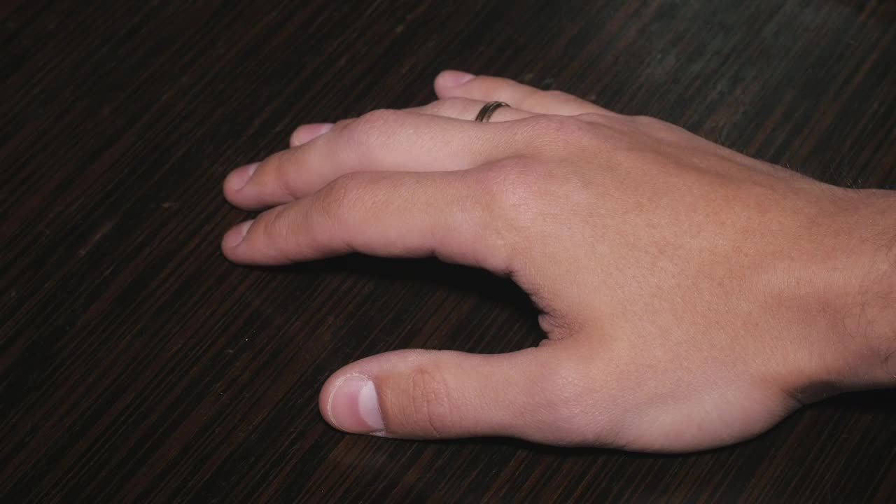 Free Video Stock tapping on a table Live Wallpaper