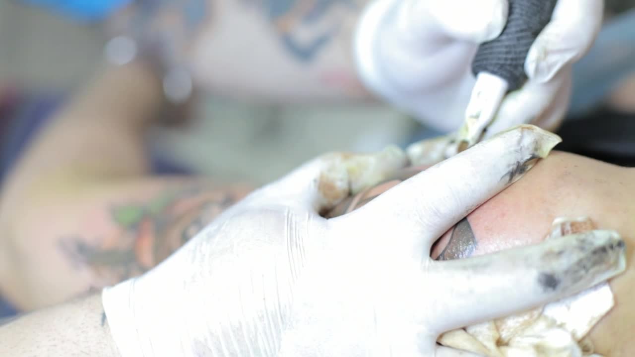 Free Video Stock tattoo artist tattooing a colored flower Live Wallpaper