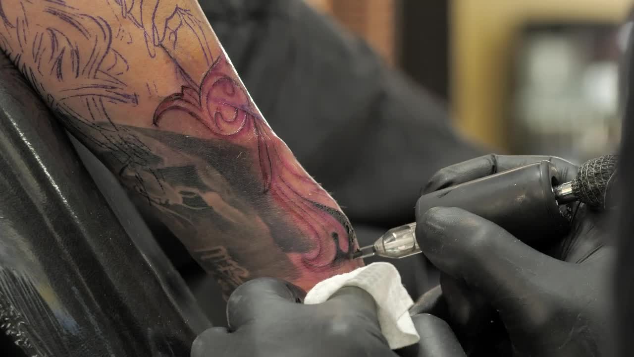 Free Video Stock tattoo being applied Live Wallpaper