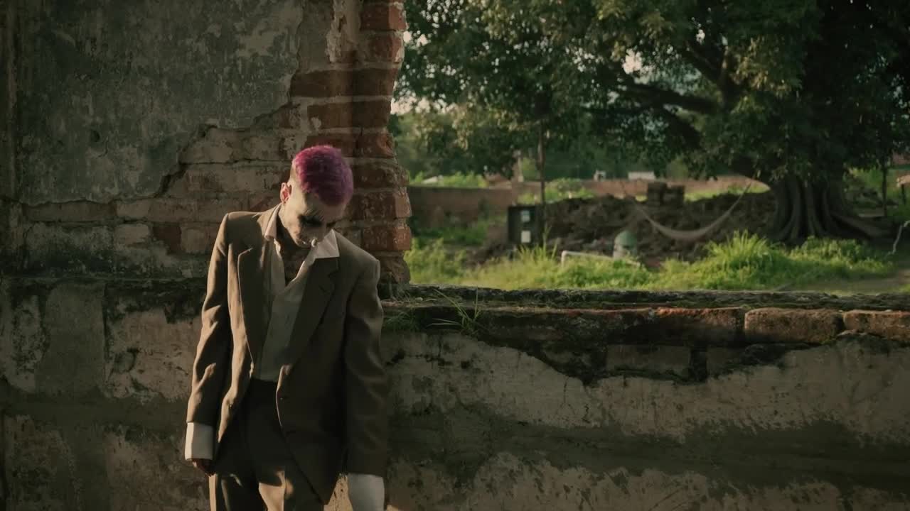 Free Video Stock tattooed clown at a ruined site Live Wallpaper