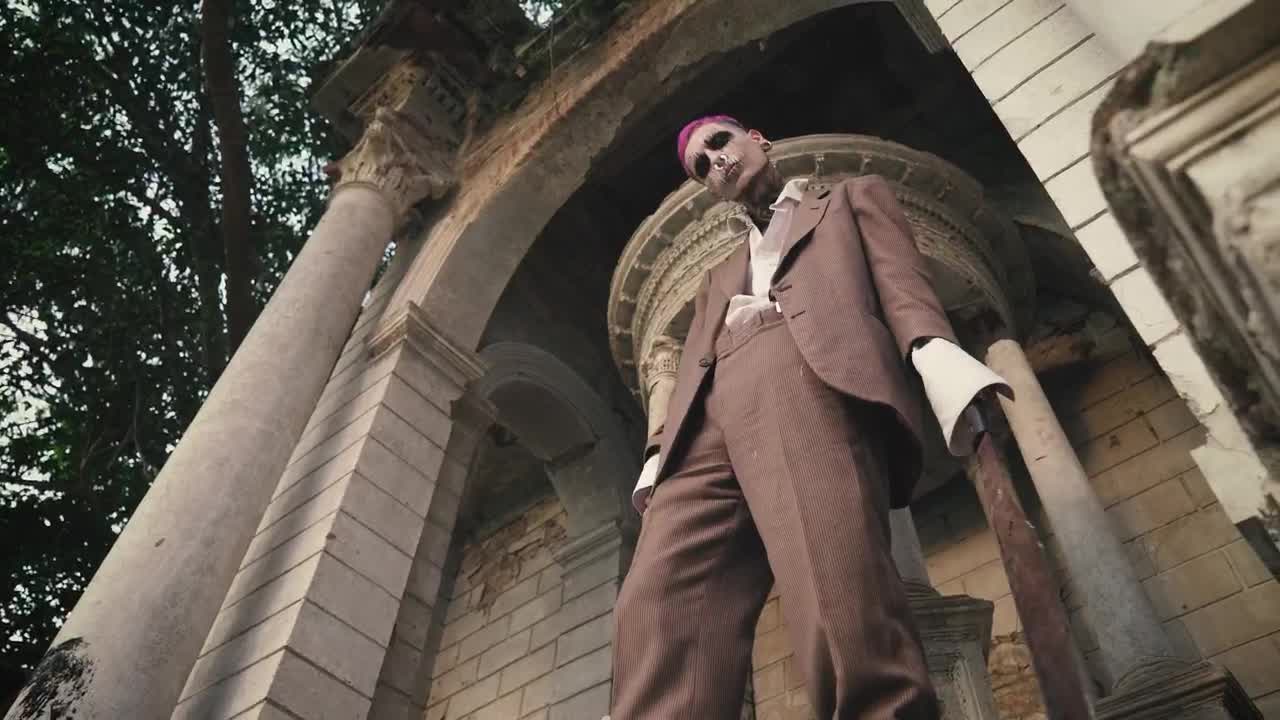 Free Video Stock tattooed joker holding a machete Live Wallpaper