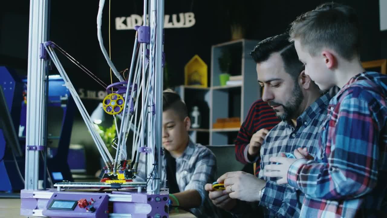 Free Video Stock teacher explaining how  d printing works Live Wallpaper