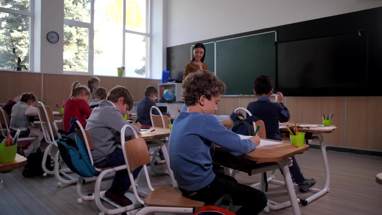 Free Video Stock teacher looking at a drawing Live Wallpaper