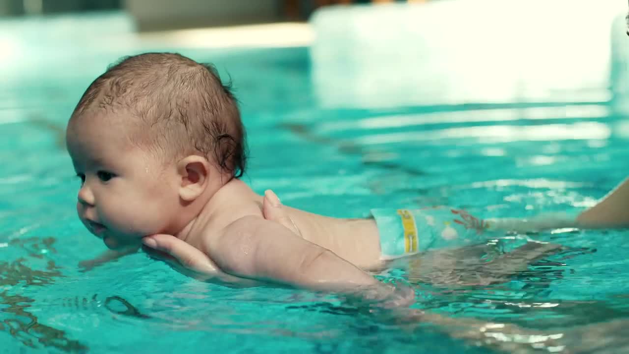 Free Video Stock teaching a baby to swim in the pool Live Wallpaper