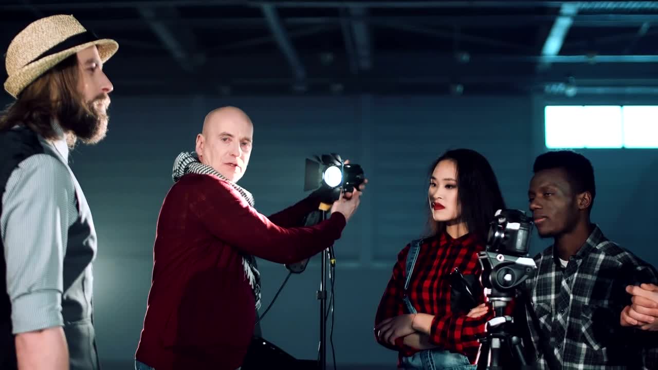 Free Video Stock teaching photography lighting to students Live Wallpaper