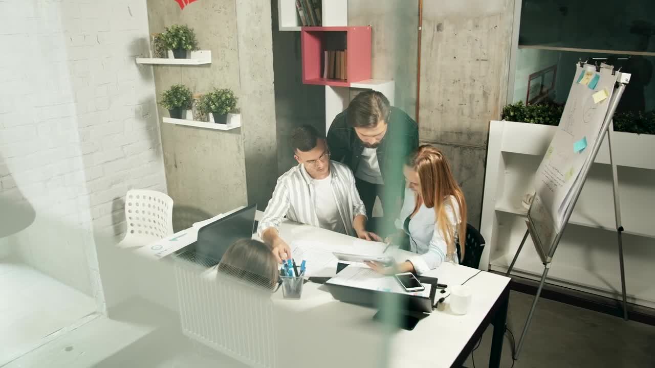 Free Video Stock team leader helps young designers solve problems Live Wallpaper