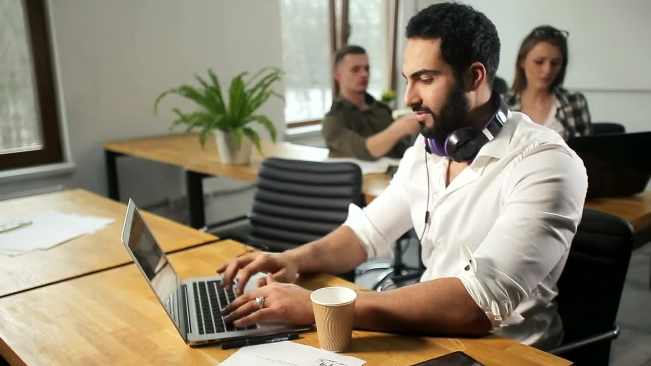 Free Video Stock team leader working happily on laptop Live Wallpaper