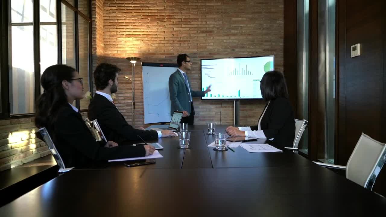 Free Video Stock team working in stylish office Live Wallpaper