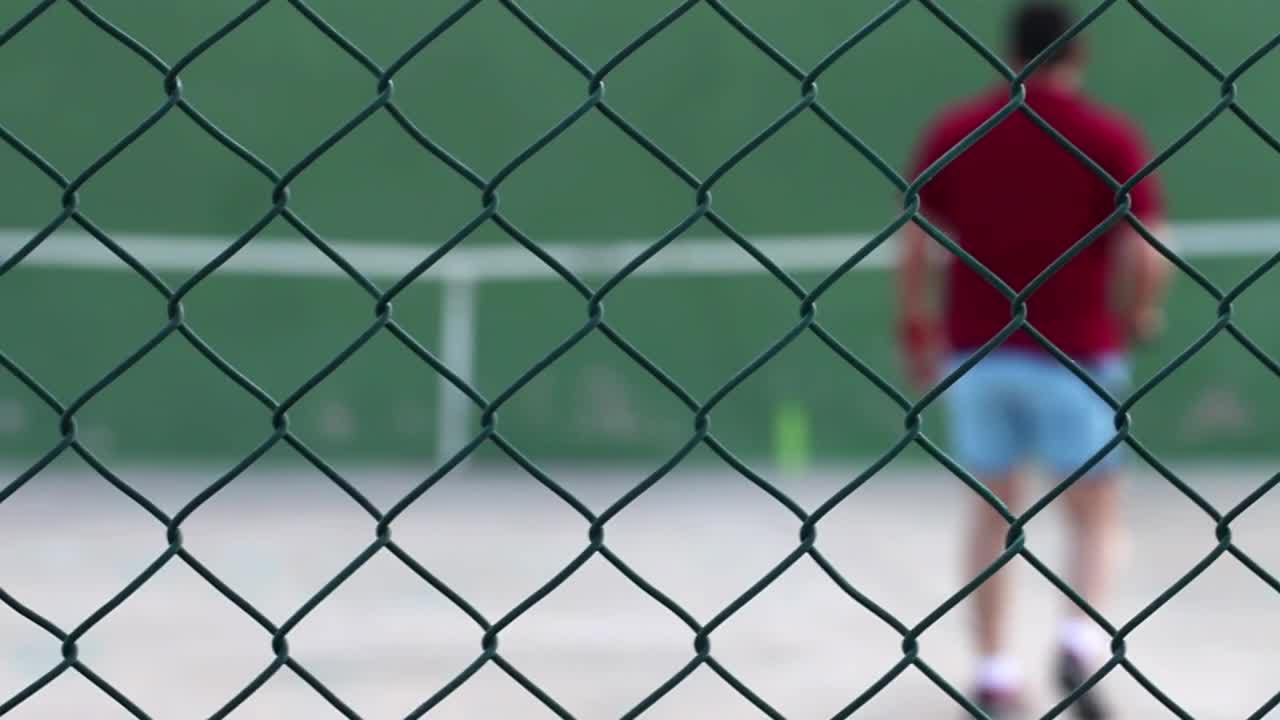 Free Video Stock tennis player bouncing the ball on the wall Live Wallpaper